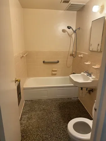 $750 | 100 Ridgeview Lane, Unit 8, Bassett, VA 24055