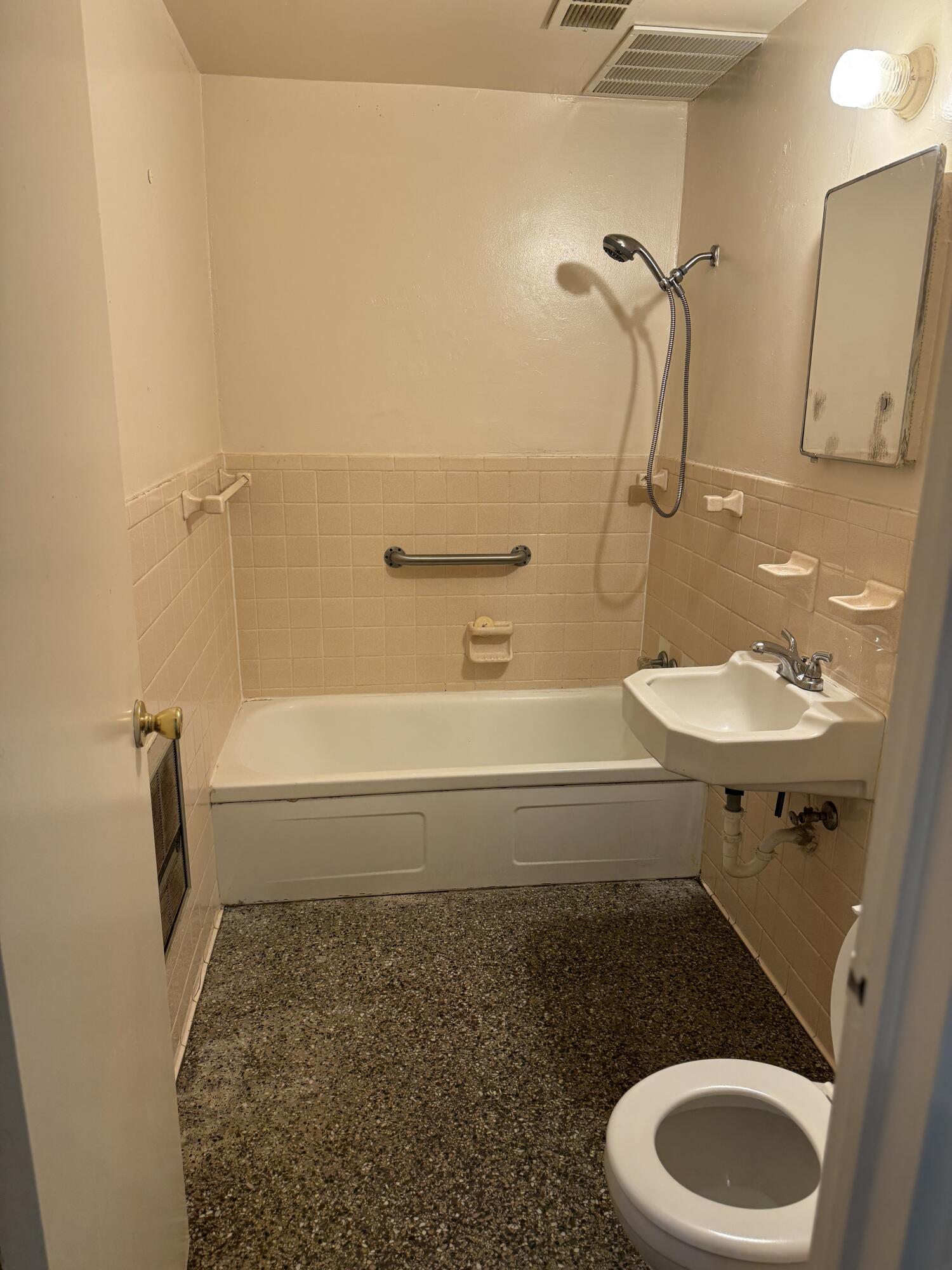 100 Ridgeview Lane, Unit 8 Bassett, VA 24055 - Photo 7 of 9 100 Ridgeview Lane, Apt 8 4