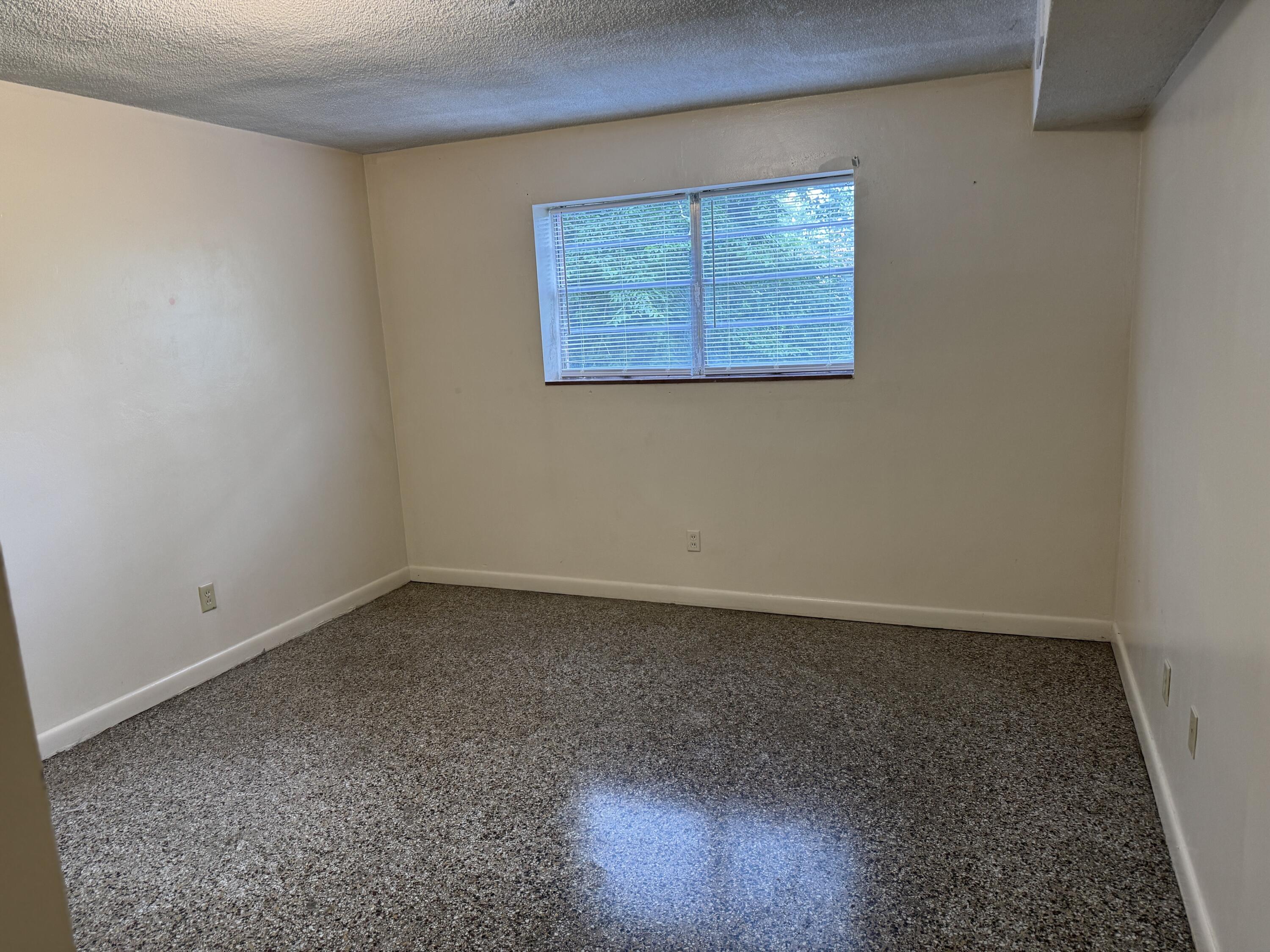 100 Ridgeview Lane, Unit 8 Bassett, VA 24055 - Photo 8 of 9 100 Ridgeview Lane, Apt 8 5