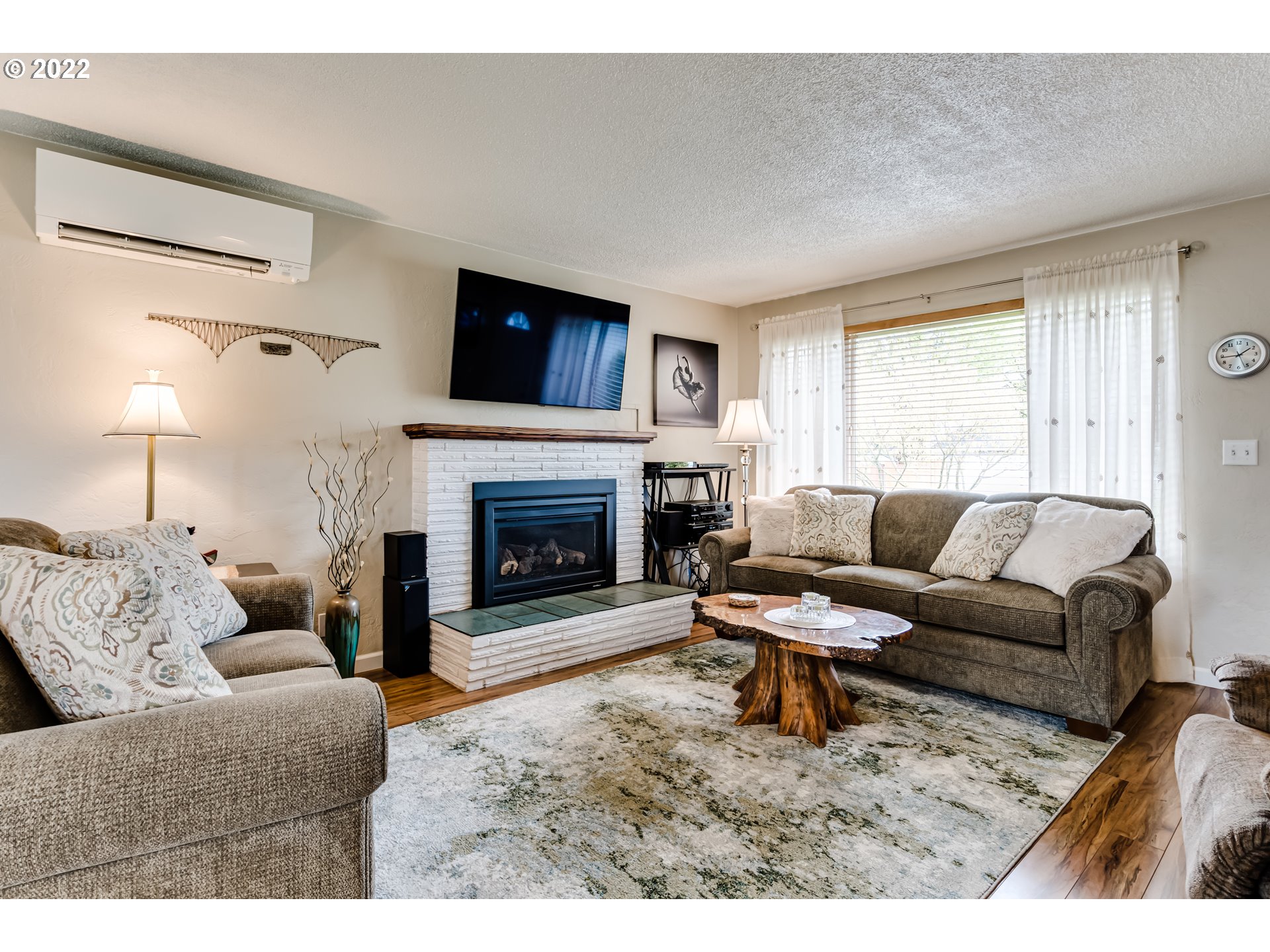 995 Quinalt Street Springfield, OR 97477 - Photo 5 of 31 a living room with furniture and a fireplace