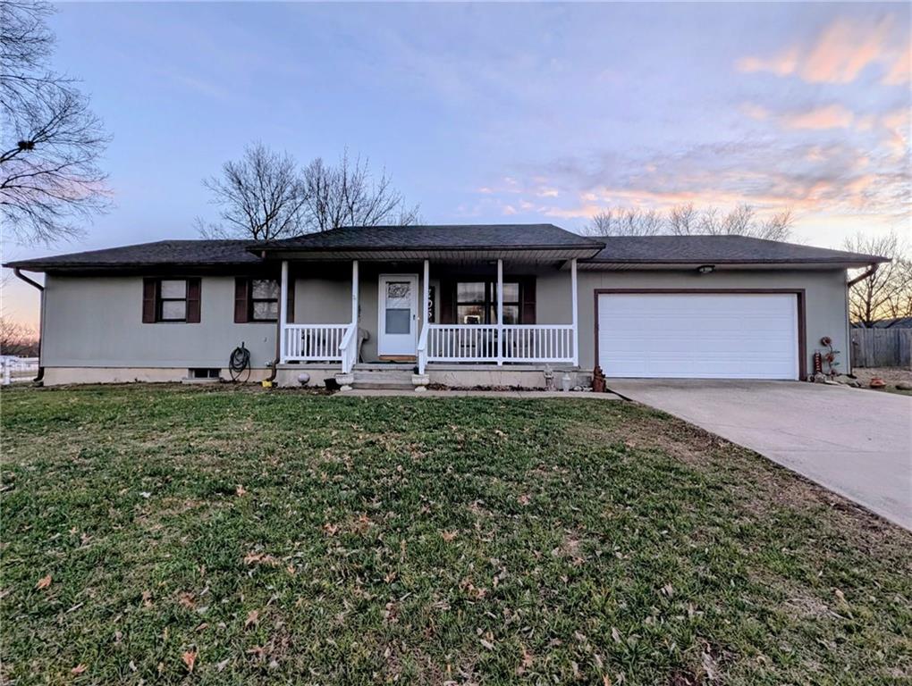 705 East South Street Butler, MO 64730 - Photo 2 of 18