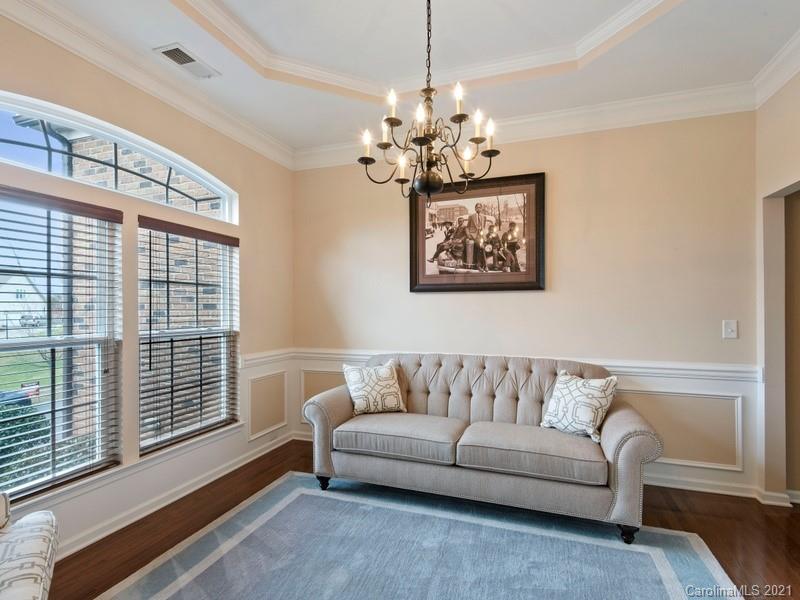 7726 Wiltshire Ridge Road Charlotte, NC 28269 - Photo 6 of 26 a living room with furniture and a large window