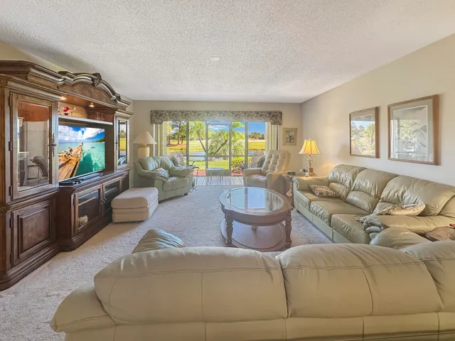 $154,900 | 3300 Twin Lakes Terrace, Unit 103, Fort Pierce, FL 34951