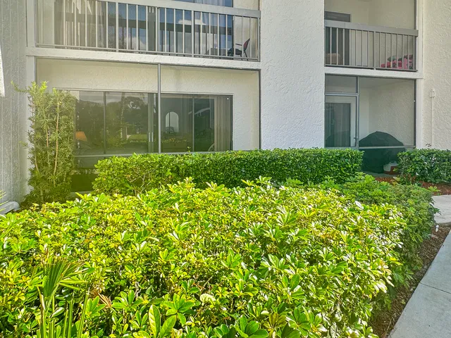$154,900 | 3300 Twin Lakes Terrace, Unit 103, Fort Pierce, FL 34951