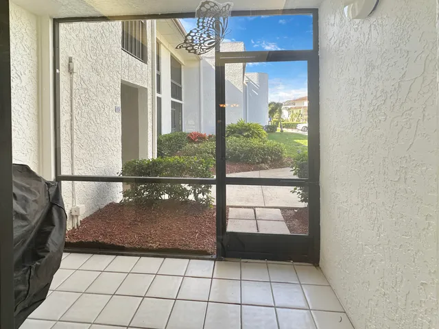 $154,900 | 3300 Twin Lakes Terrace, Unit 103, Fort Pierce, FL 34951