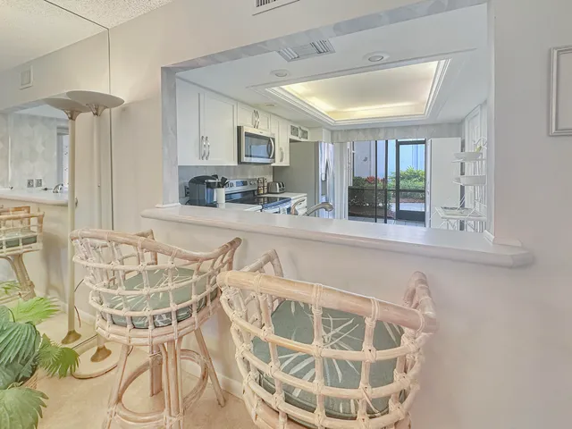 $154,900 | 3300 Twin Lakes Terrace, Unit 103, Fort Pierce, FL 34951