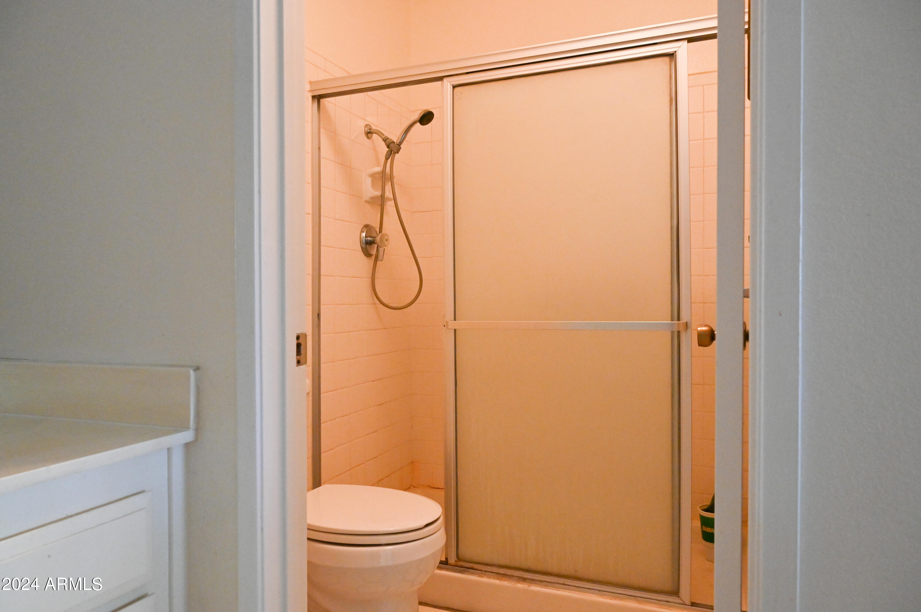 5525 East Thomas Road, Unit K4 Phoenix, AZ 85018 - Photo 12 of 27 Primary Bathroom