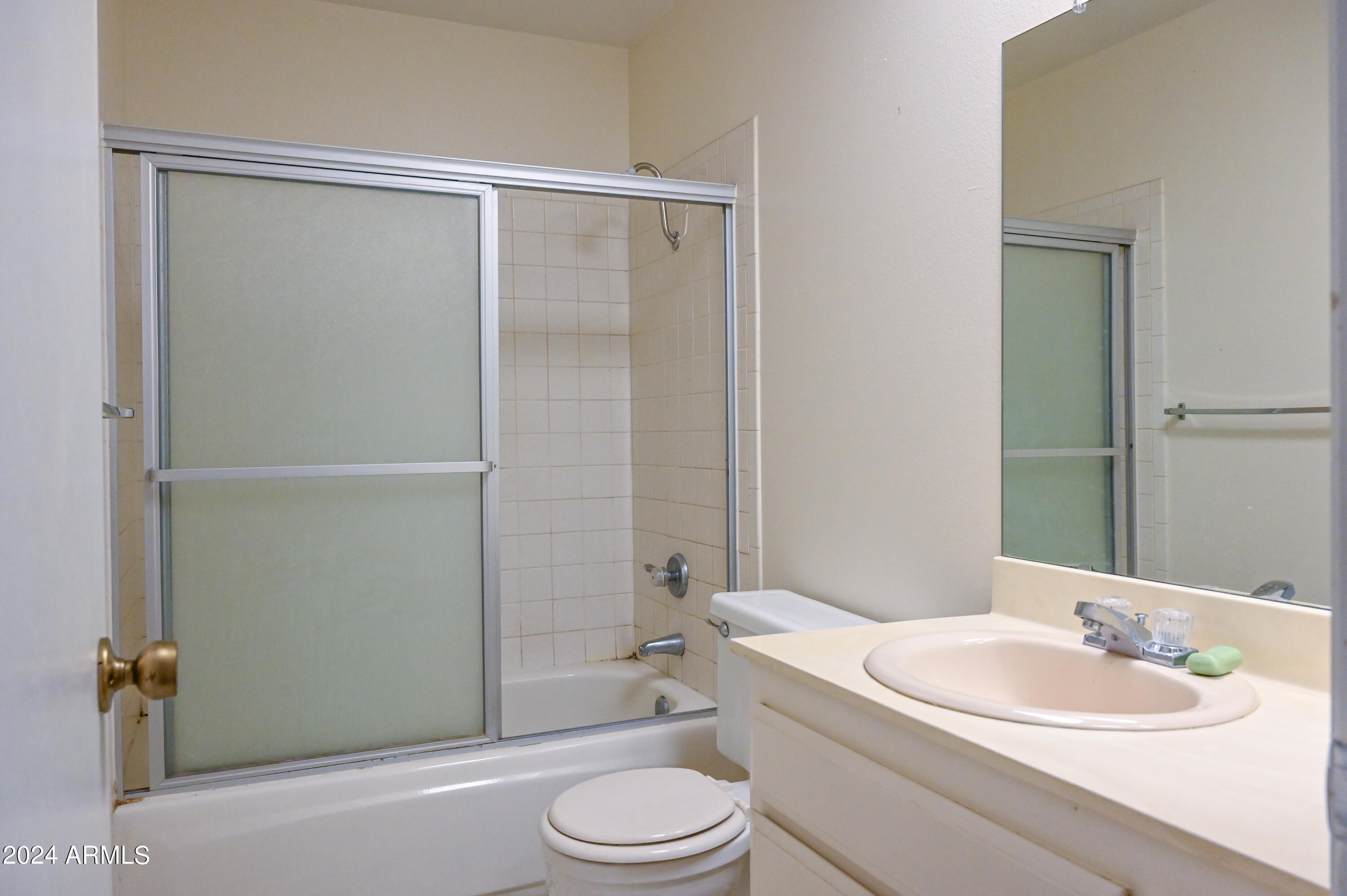 5525 East Thomas Road, Unit K4 Phoenix, AZ 85018 - Photo 15 of 27 Secondary Bathroom