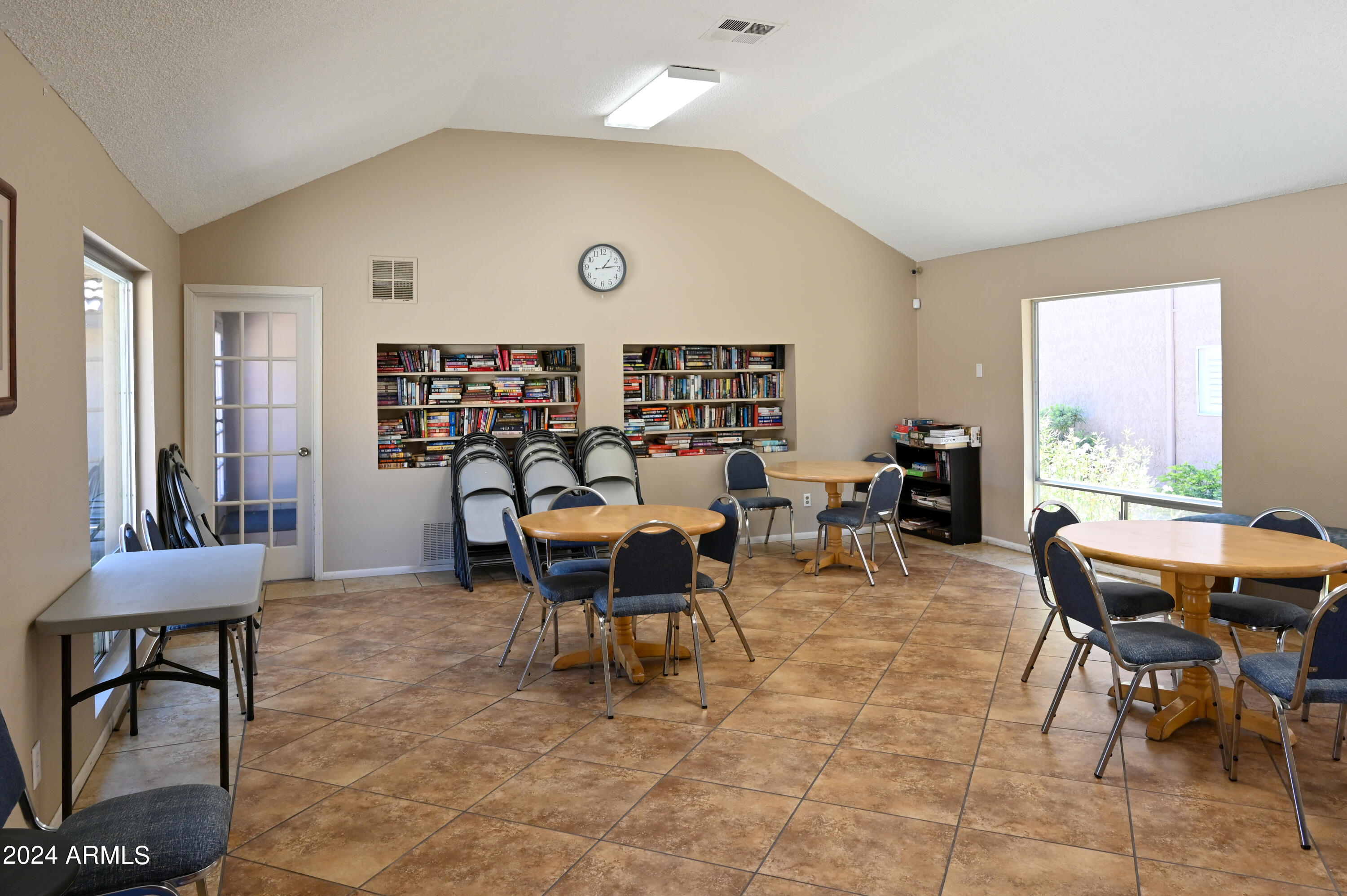 5525 East Thomas Road, Unit K4 Phoenix, AZ 85018 - Photo 23 of 27 Meeting Room