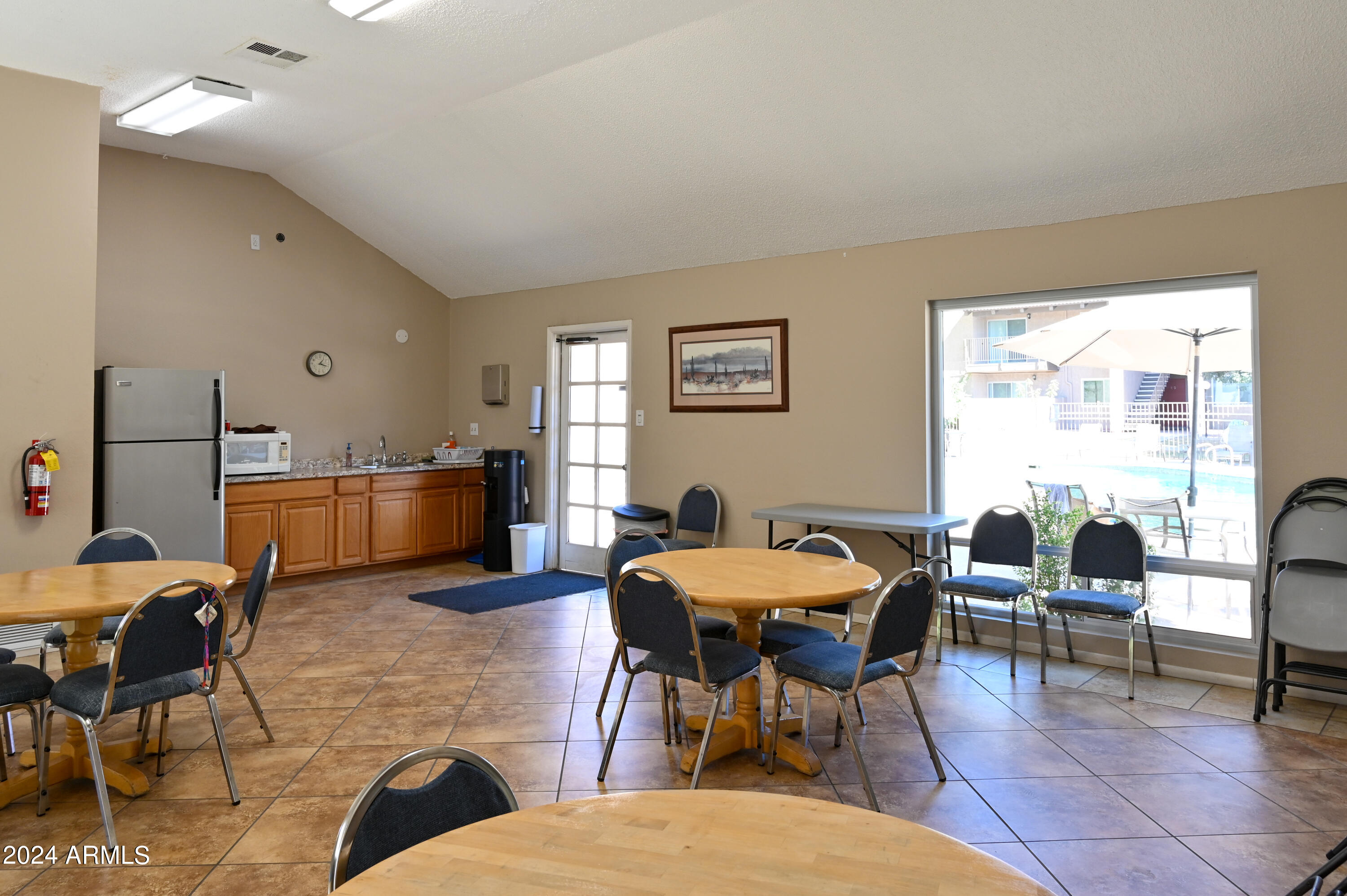 5525 East Thomas Road, Unit K4 Phoenix, AZ 85018 - Photo 24 of 27 Meeting Room
