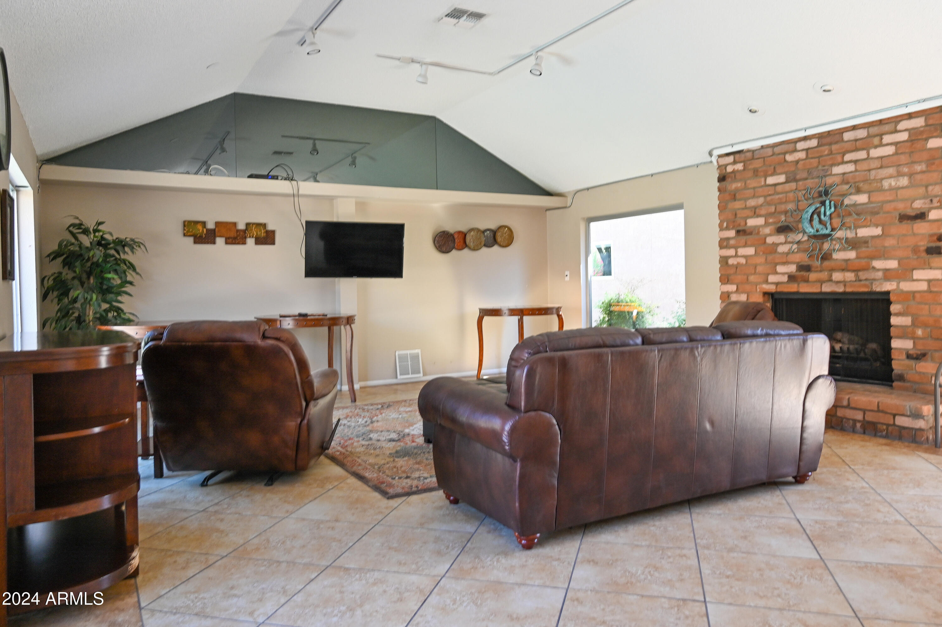 5525 East Thomas Road, Unit K4 Phoenix, AZ 85018 - Photo 26 of 27 Clubhouse