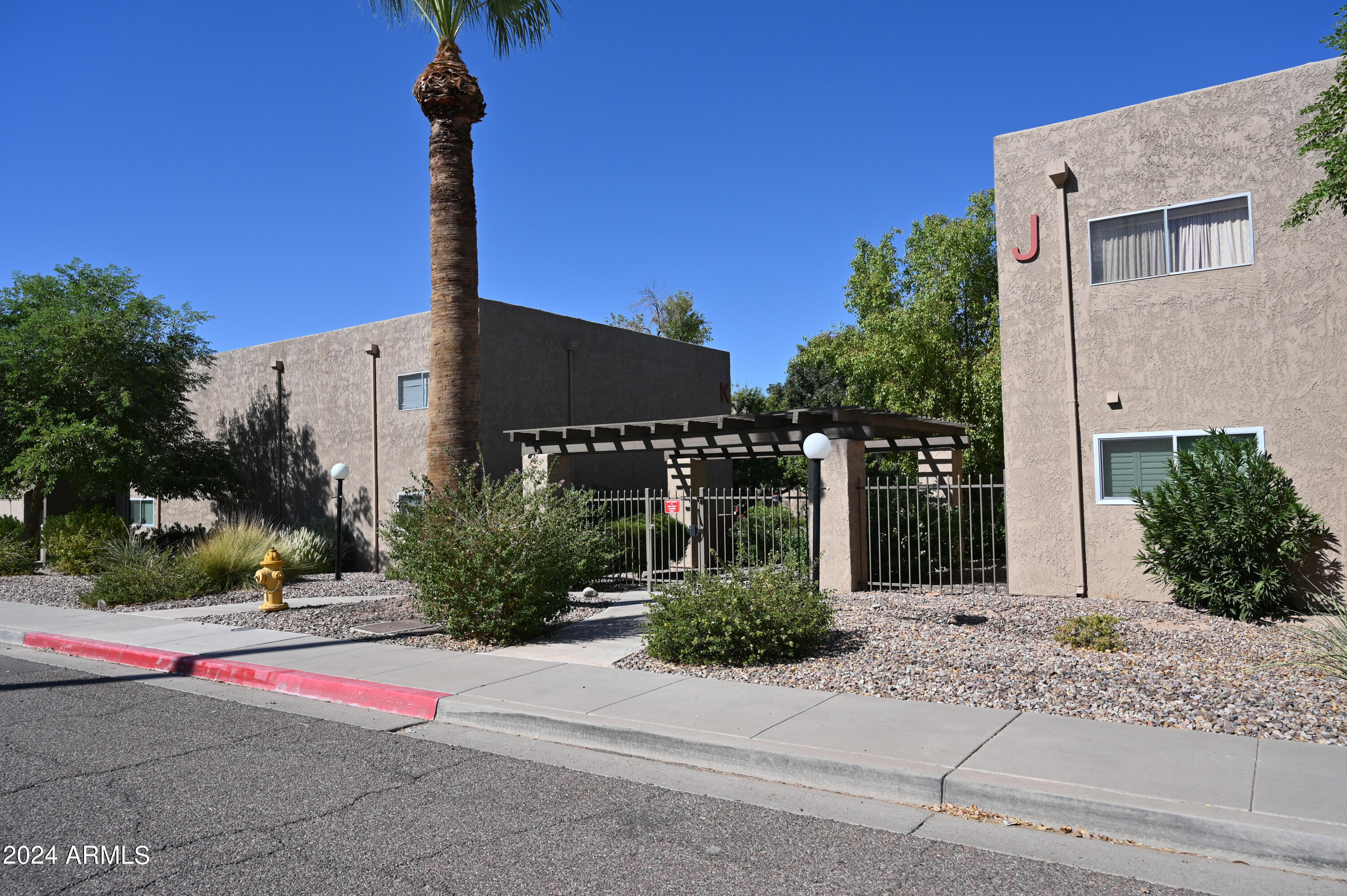 5525 East Thomas Road, Unit K4 Phoenix, AZ 85018 - Photo 3 of 27 DCP_1698