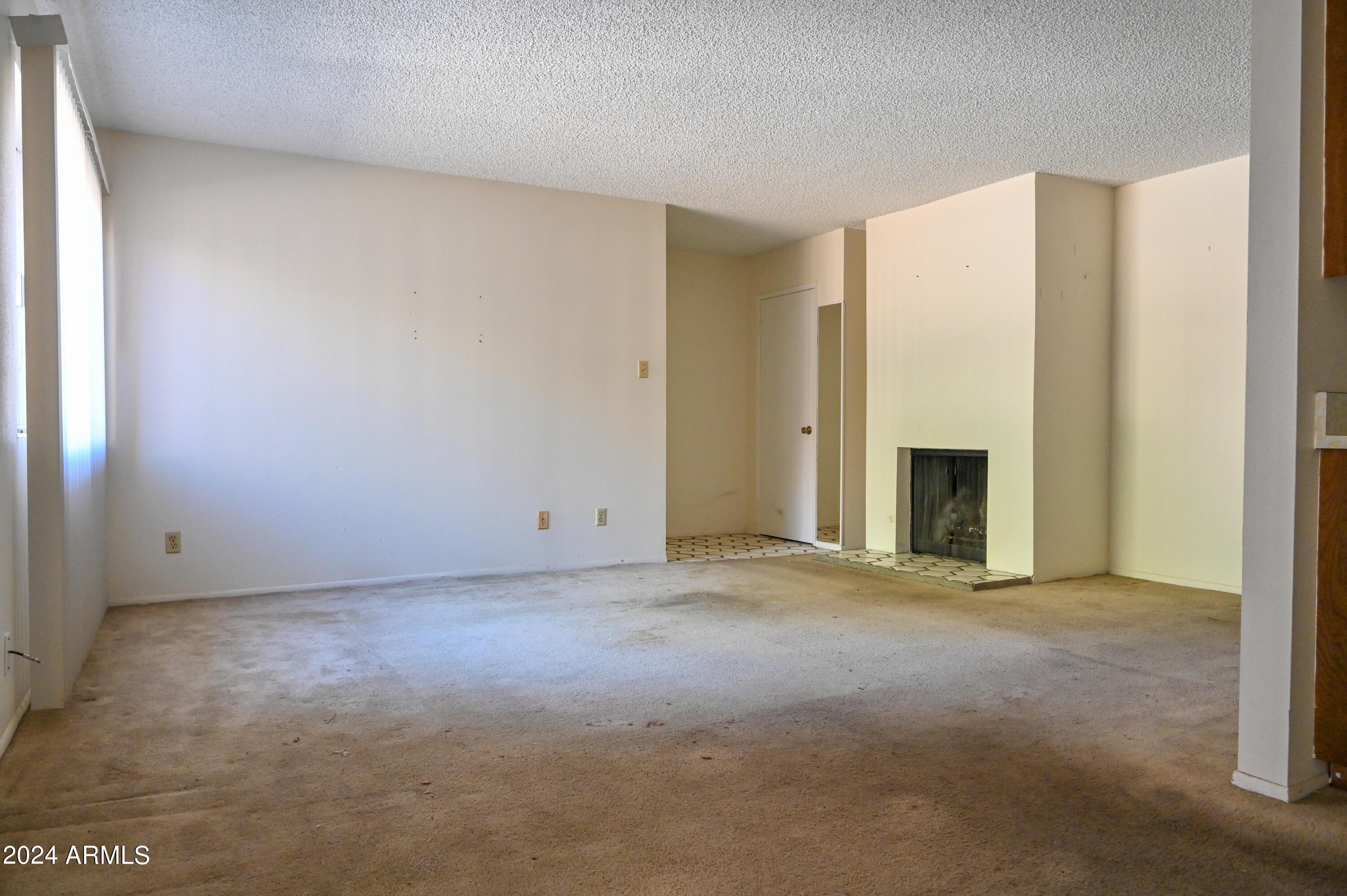 5525 East Thomas Road, Unit K4 Phoenix, AZ 85018 - Photo 4 of 27 Living Area