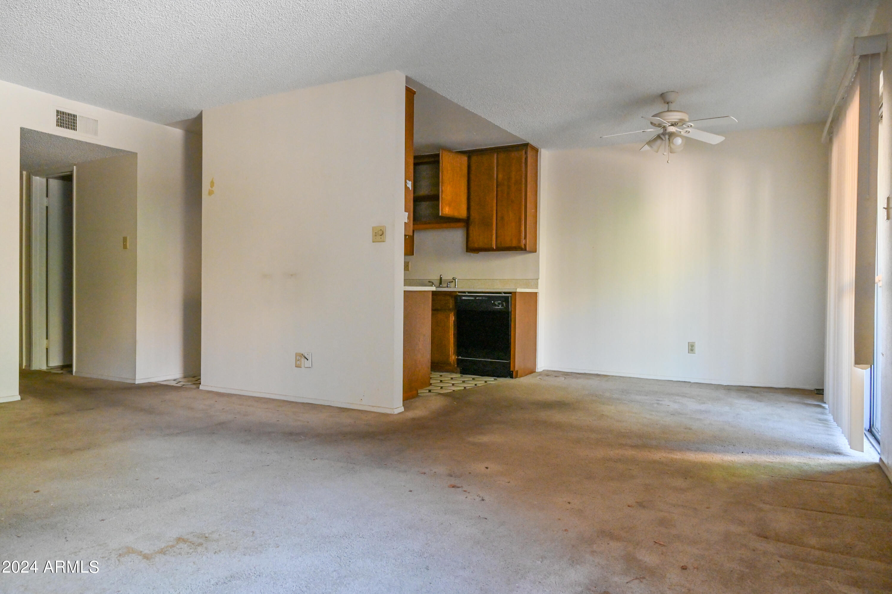5525 East Thomas Road, Unit K4 Phoenix, AZ 85018 - Photo 7 of 27 Living Area to Kitchen