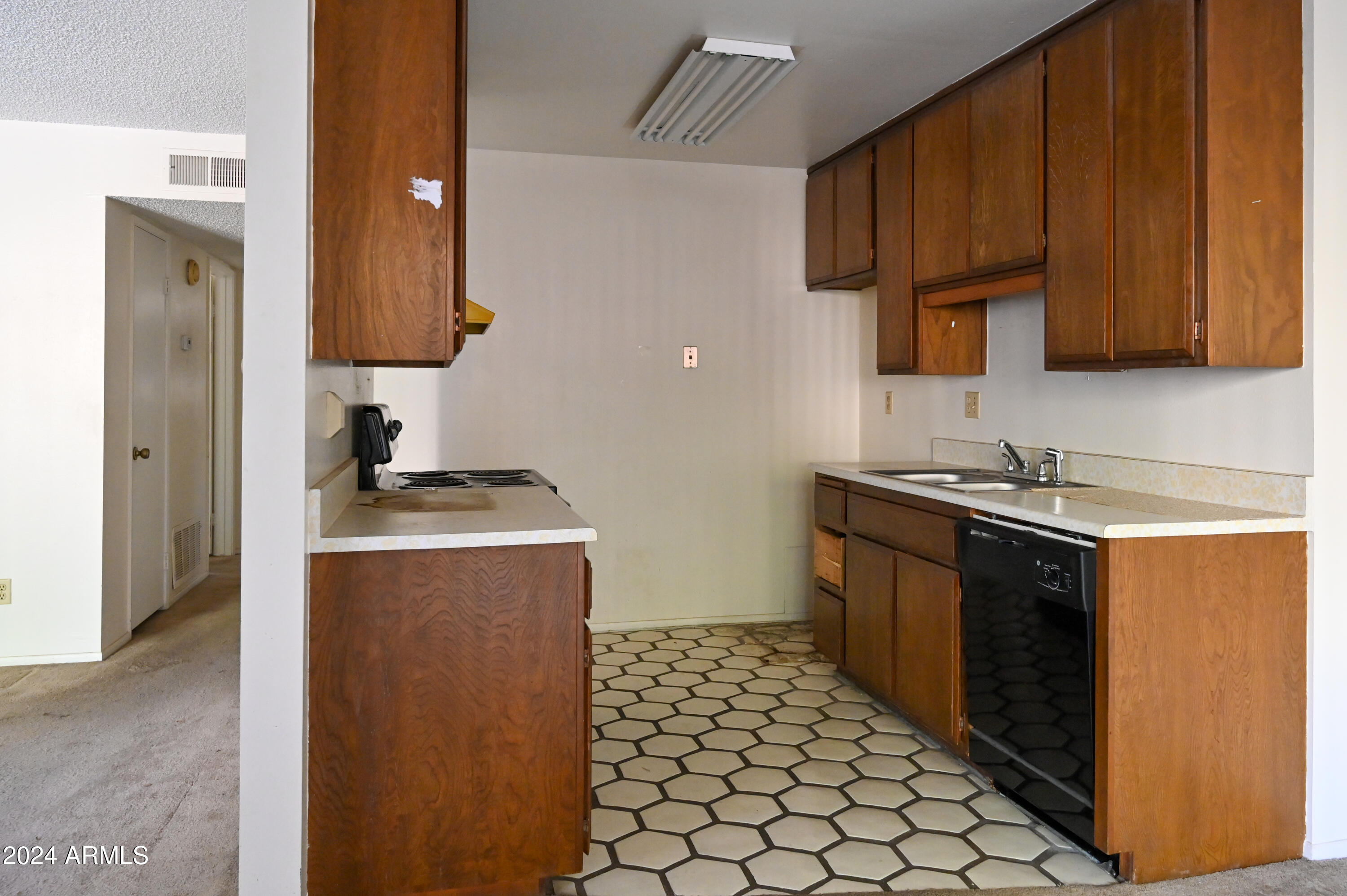 5525 East Thomas Road, Unit K4 Phoenix, AZ 85018 - Photo 9 of 27 Kitchen