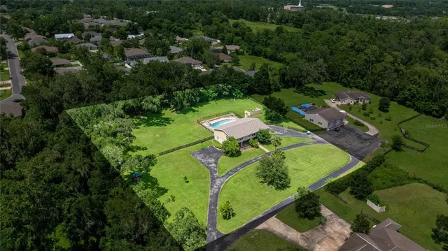 a view of a house with a yard and plants