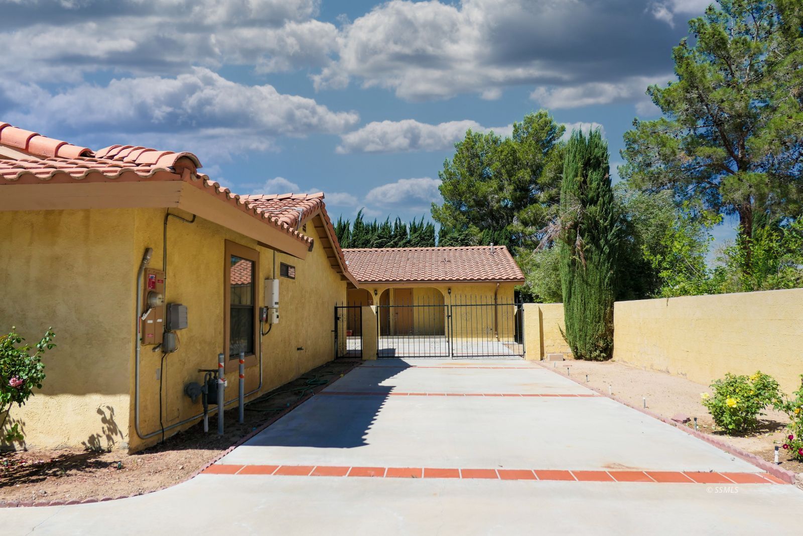 1051 North Inyo Street Ridgecrest, CA 93555 - Photo 2 of 50