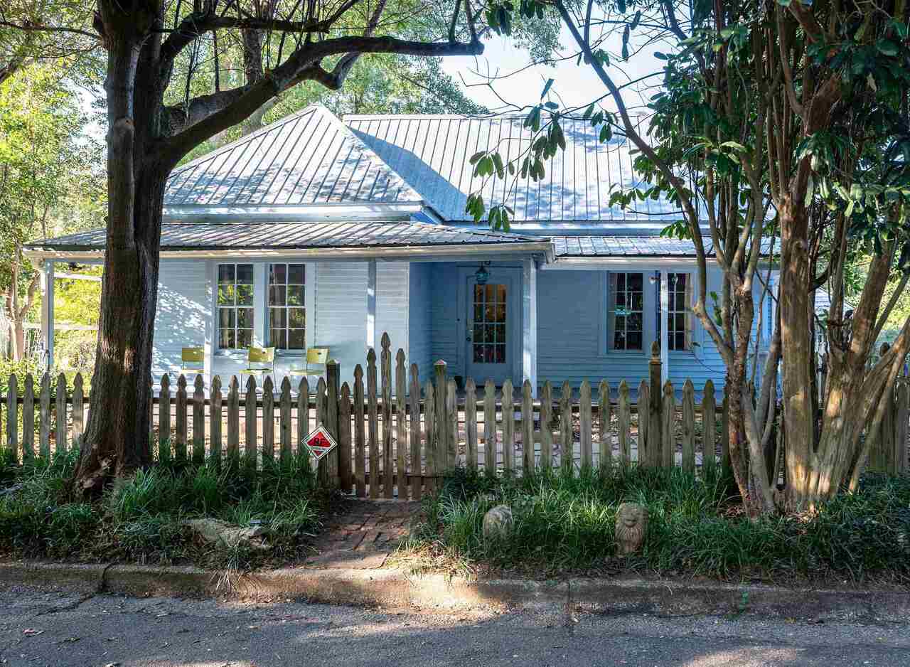 170 Nantahala Avenue Athens, GA 30601 - Photo 1 of 1 a front view of a house with a garden