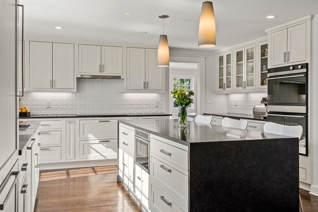 40 Hampshire Road Wellesley, MA 02481 - Photo 8 of 40