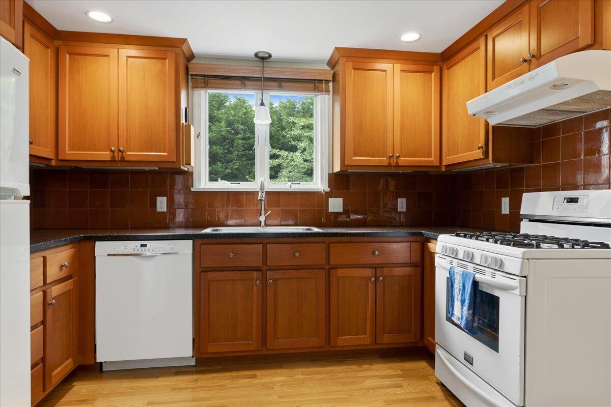 126 Middle Road South Chatham, MA 02659 - Photo 20 of 44 21-126mid-121