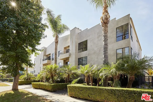 $2,995 | 909 North Croft Avenue, Unit 204, Los Angeles, CA 90069