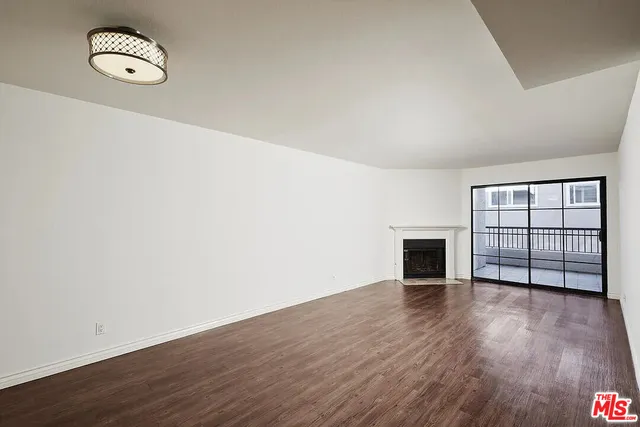 $2,995 | 909 North Croft Avenue, Unit 204, Los Angeles, CA 90069