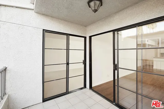 $2,995 | 909 North Croft Avenue, Unit 204, Los Angeles, CA 90069