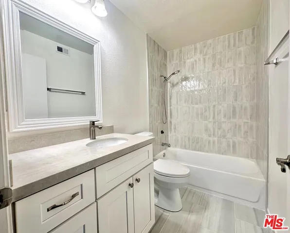 $2,995 | 909 North Croft Avenue, Unit 204, Los Angeles, CA 90069