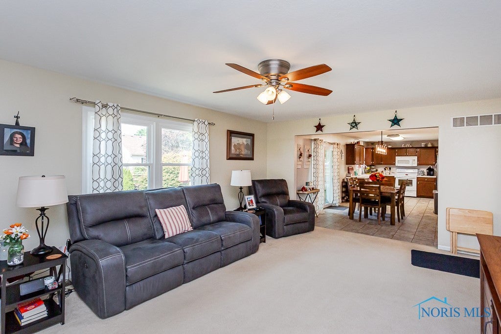 2213 Gradwohl Road Toledo, OH 43617 - Photo 28 of 48 Family room