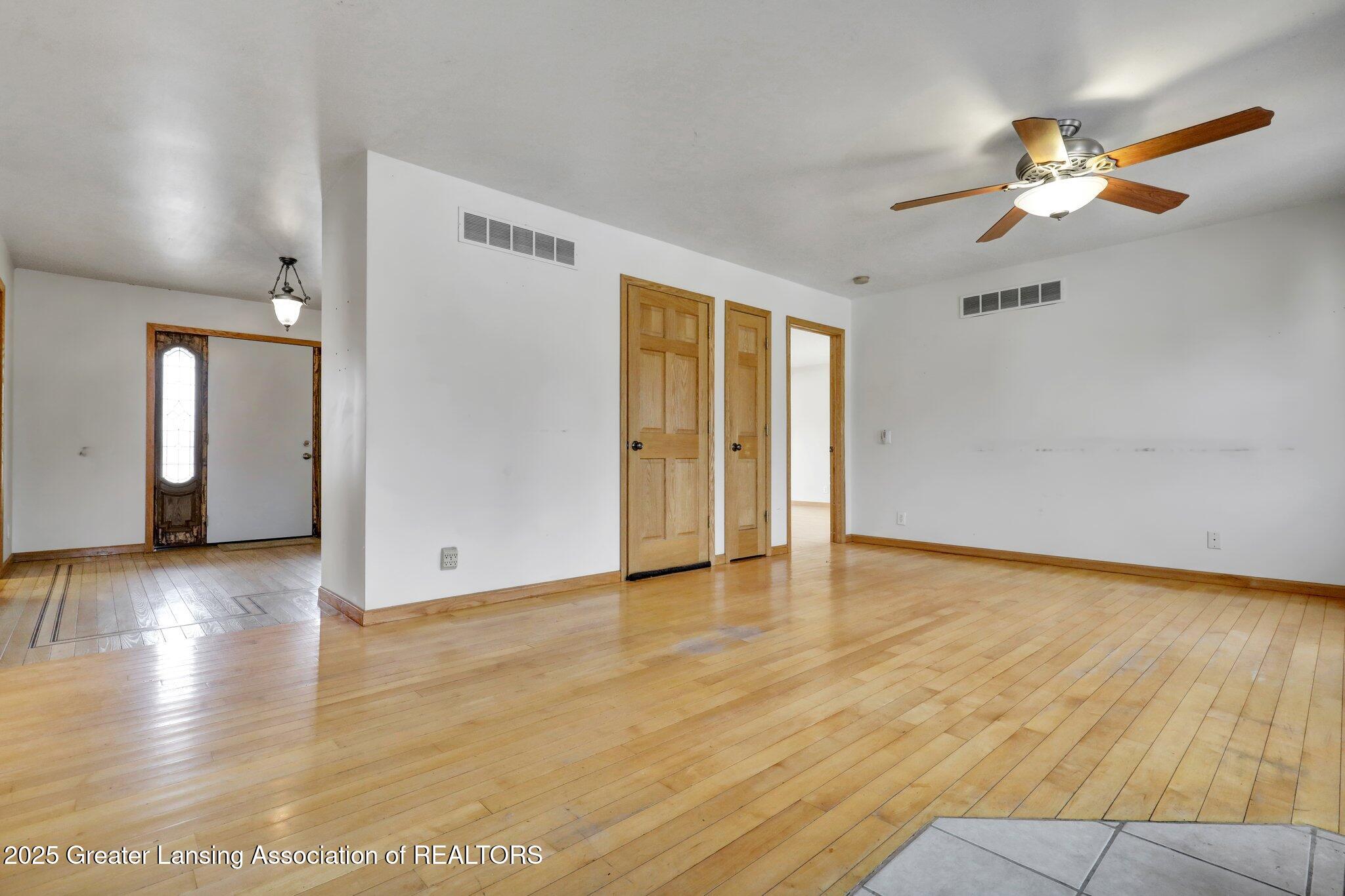 7308 South Royston Road Eaton Rapids, MI 48827 - Photo 5 of 44 25-web-or-mls-Open Ended Media-25