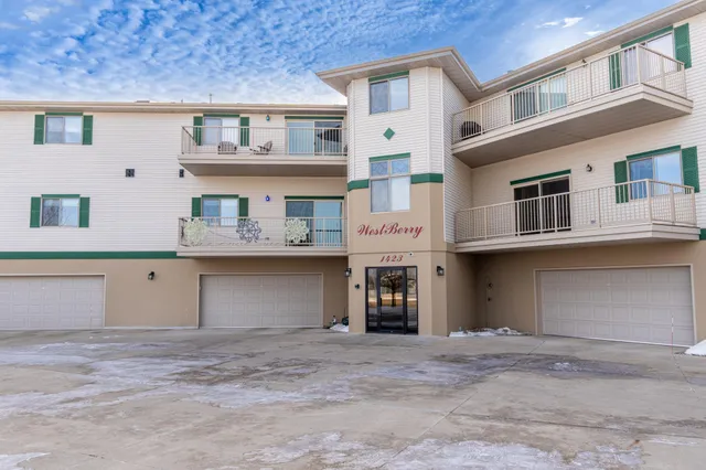 $325,000 | 1423 10th Avenue East, Unit 206, West Fargo, ND 58078
