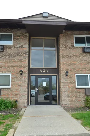 $169,000 | 826 East Old Willow Road, Unit 206, Prospect Heights, IL 60070