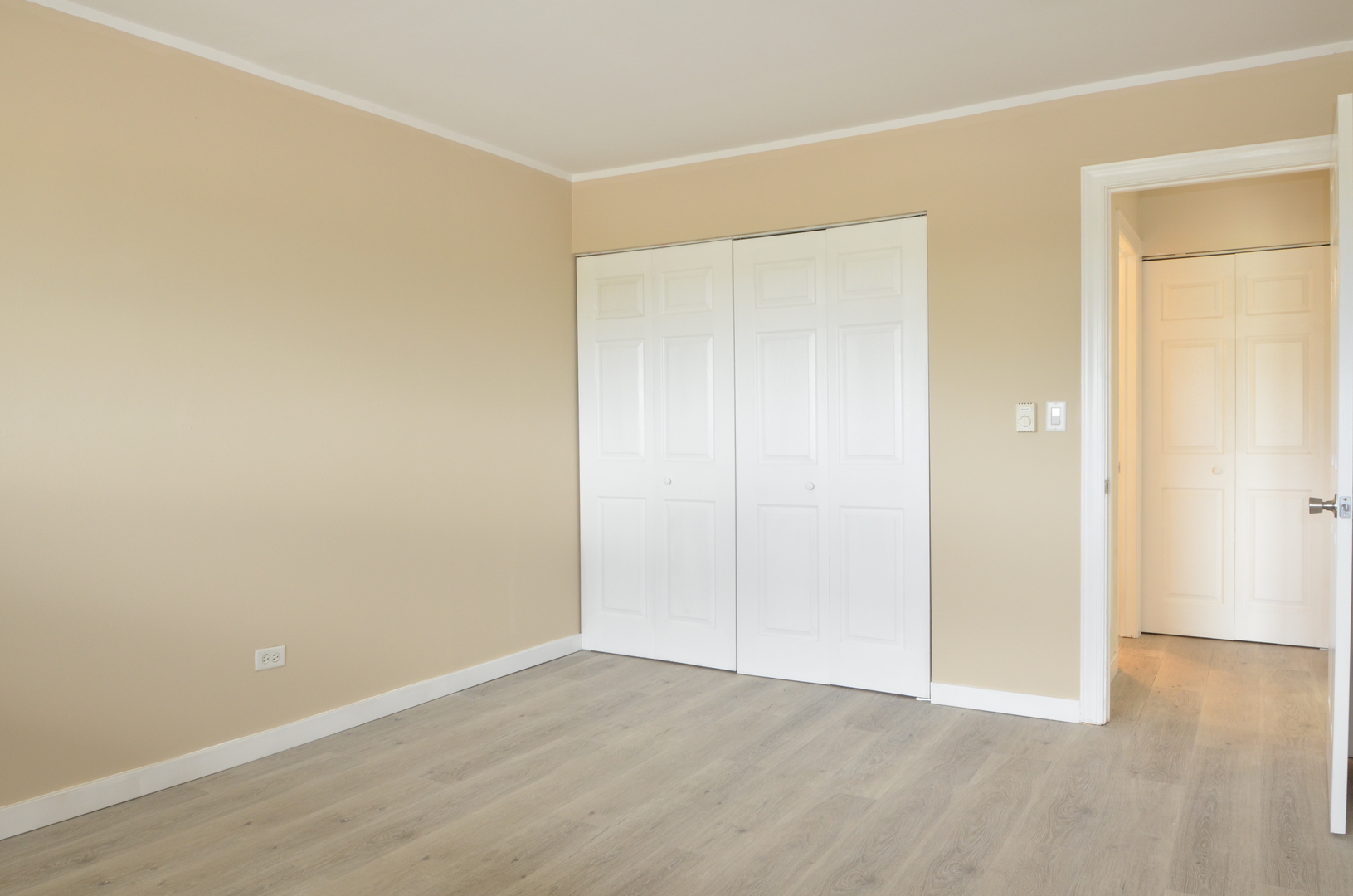 826 East Old Willow Road, Unit 206 Prospect Heights, IL 60070 - Photo 11 of 15 a view of an empty room