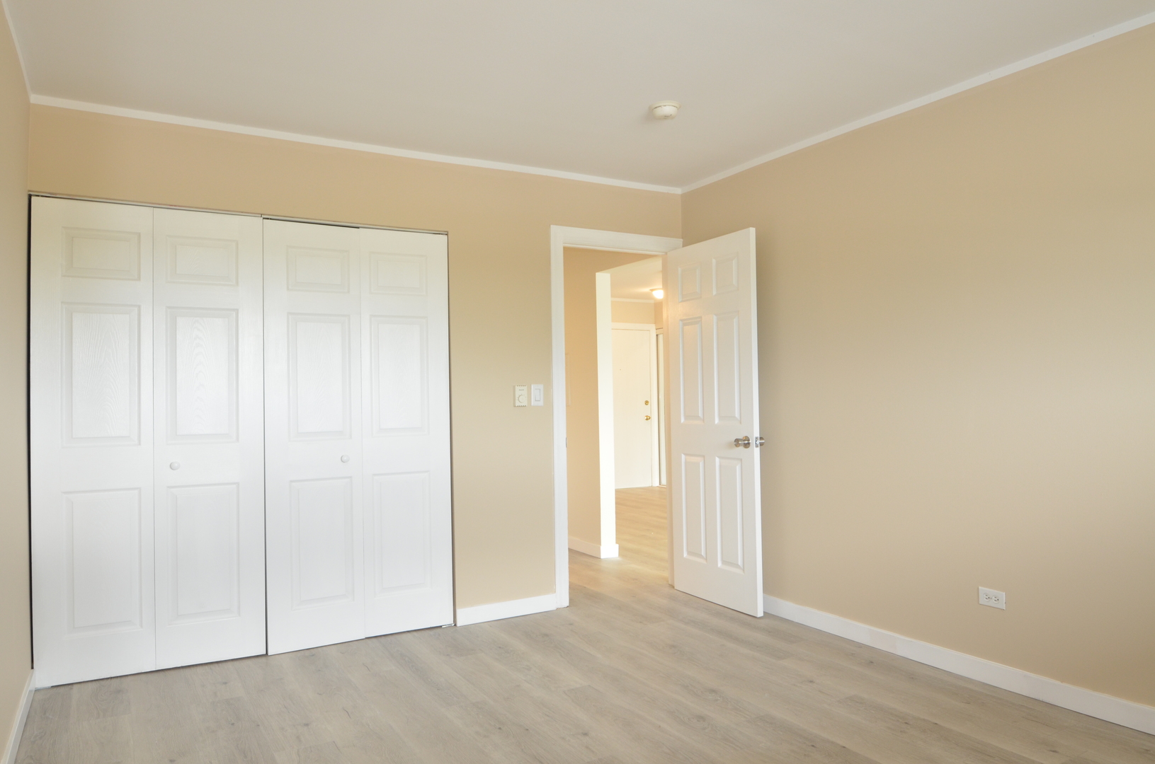 826 East Old Willow Road, Unit 206 Prospect Heights, IL 60070 - Photo 12 of 15 a view of an empty room