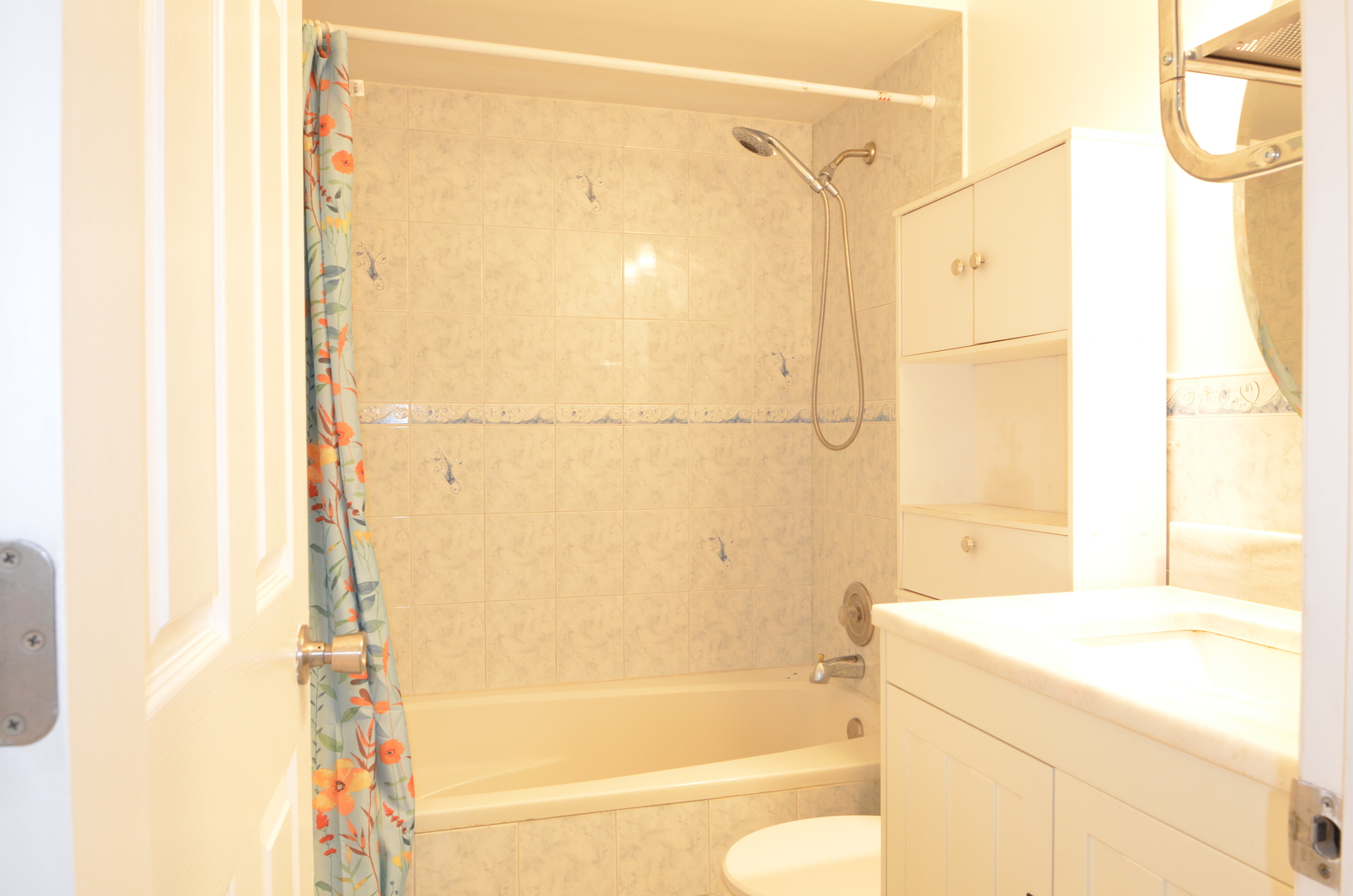 826 East Old Willow Road, Unit 206 Prospect Heights, IL 60070 - Photo 14 of 15 a bathroom with a bathtub and a shower