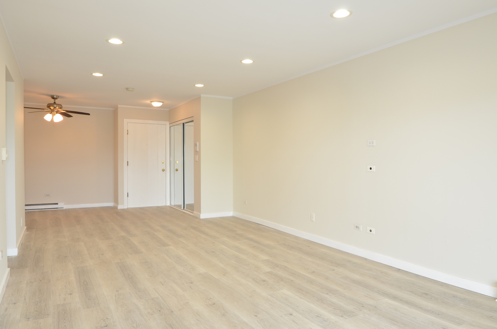 826 East Old Willow Road, Unit 206 Prospect Heights, IL 60070 - Photo 4 of 15 a view of an empty room