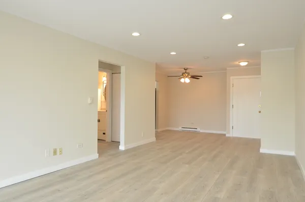 $169,000 | 826 East Old Willow Road, Unit 206, Prospect Heights, IL 60070
