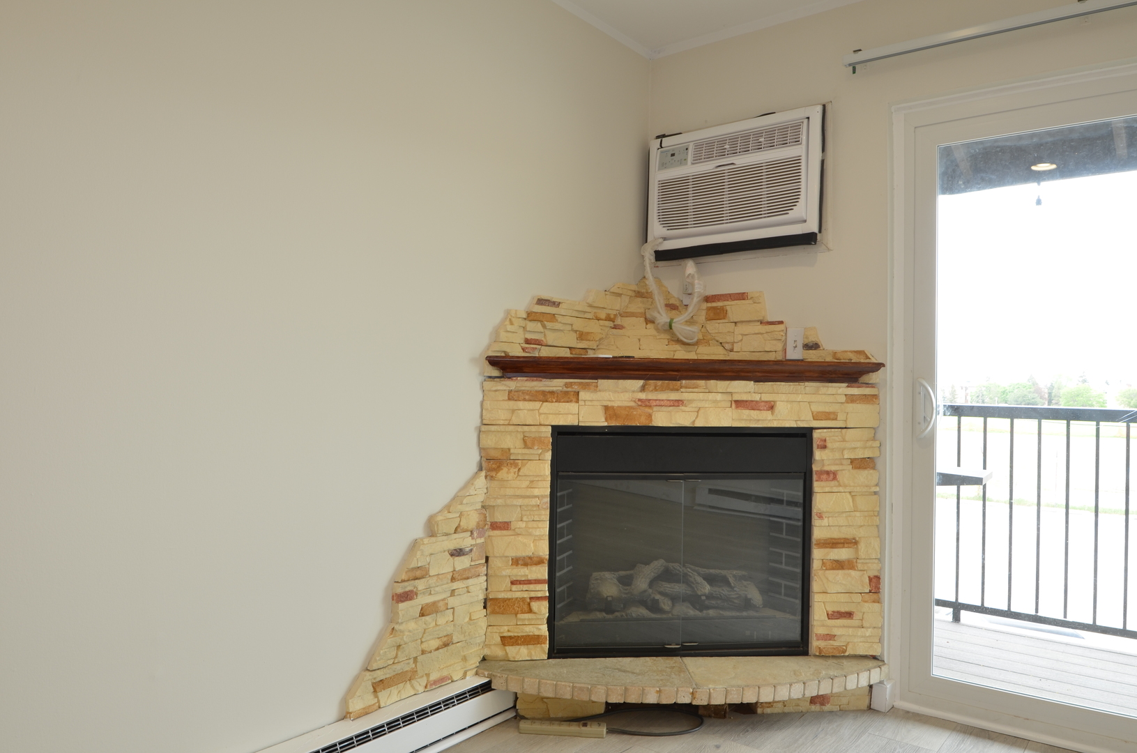 826 East Old Willow Road, Unit 206 Prospect Heights, IL 60070 - Photo 7 of 15 a room with fireplace