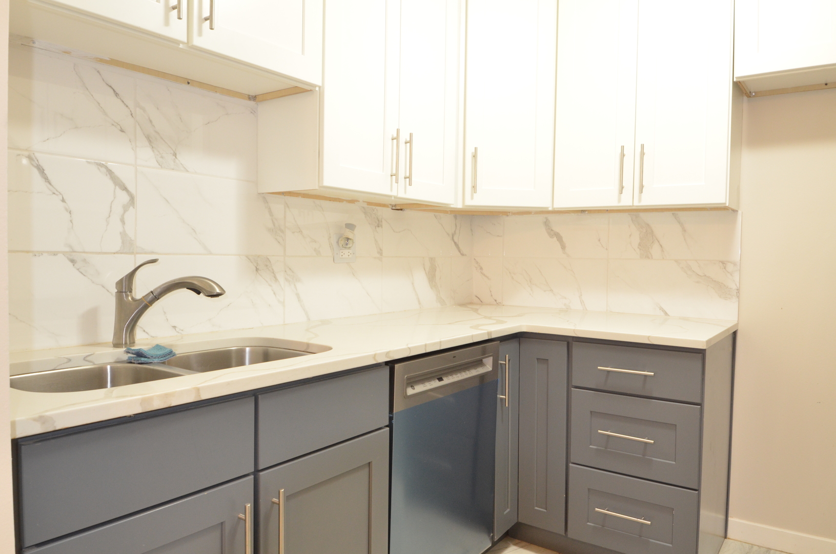 826 East Old Willow Road, Unit 206 Prospect Heights, IL 60070 - Photo 8 of 15 a kitchen with a sink and cabinets