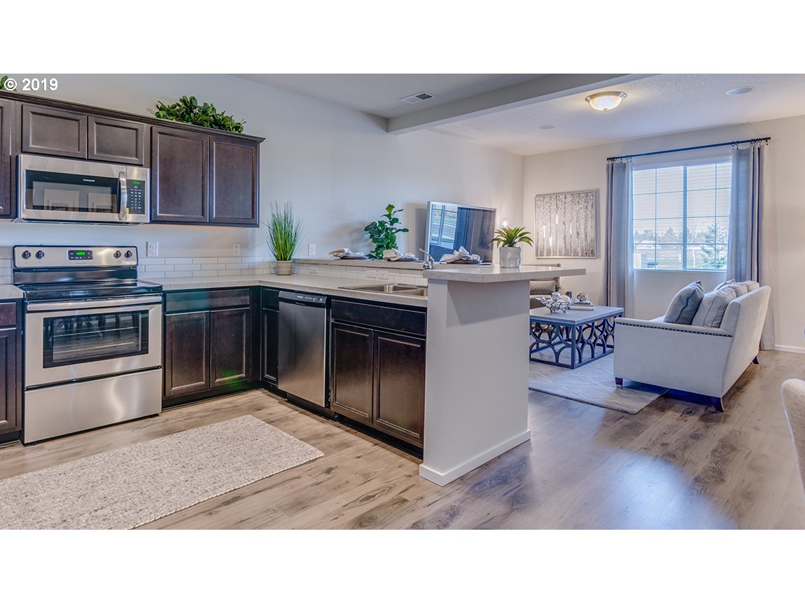 2242 Southeast Palmquist Road Gresham, OR 97080 - Photo 9 of 20 Gallery Image 9