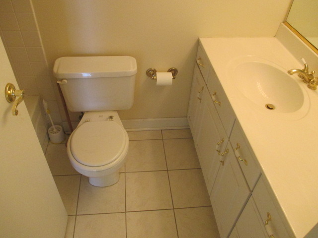 70 West Huron Street, Unit 1302 Chicago, IL 60654 - Photo 10 of 11
