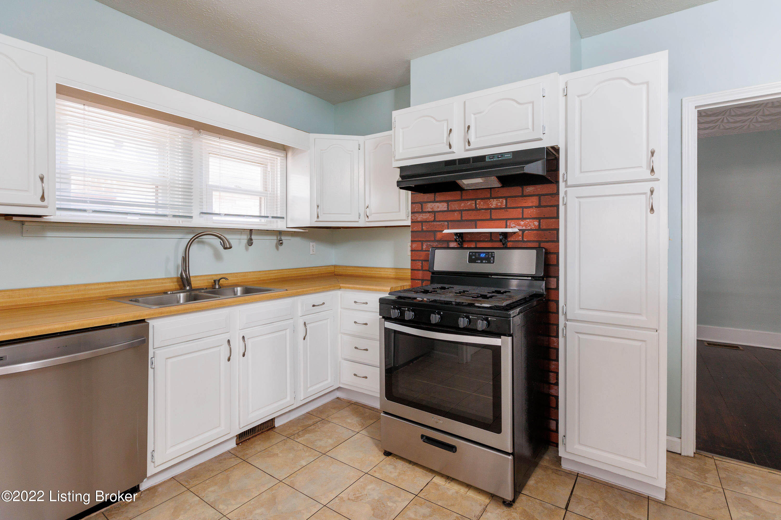 605 Edith Road Louisville, KY 40206 - Photo 17 of 38 017