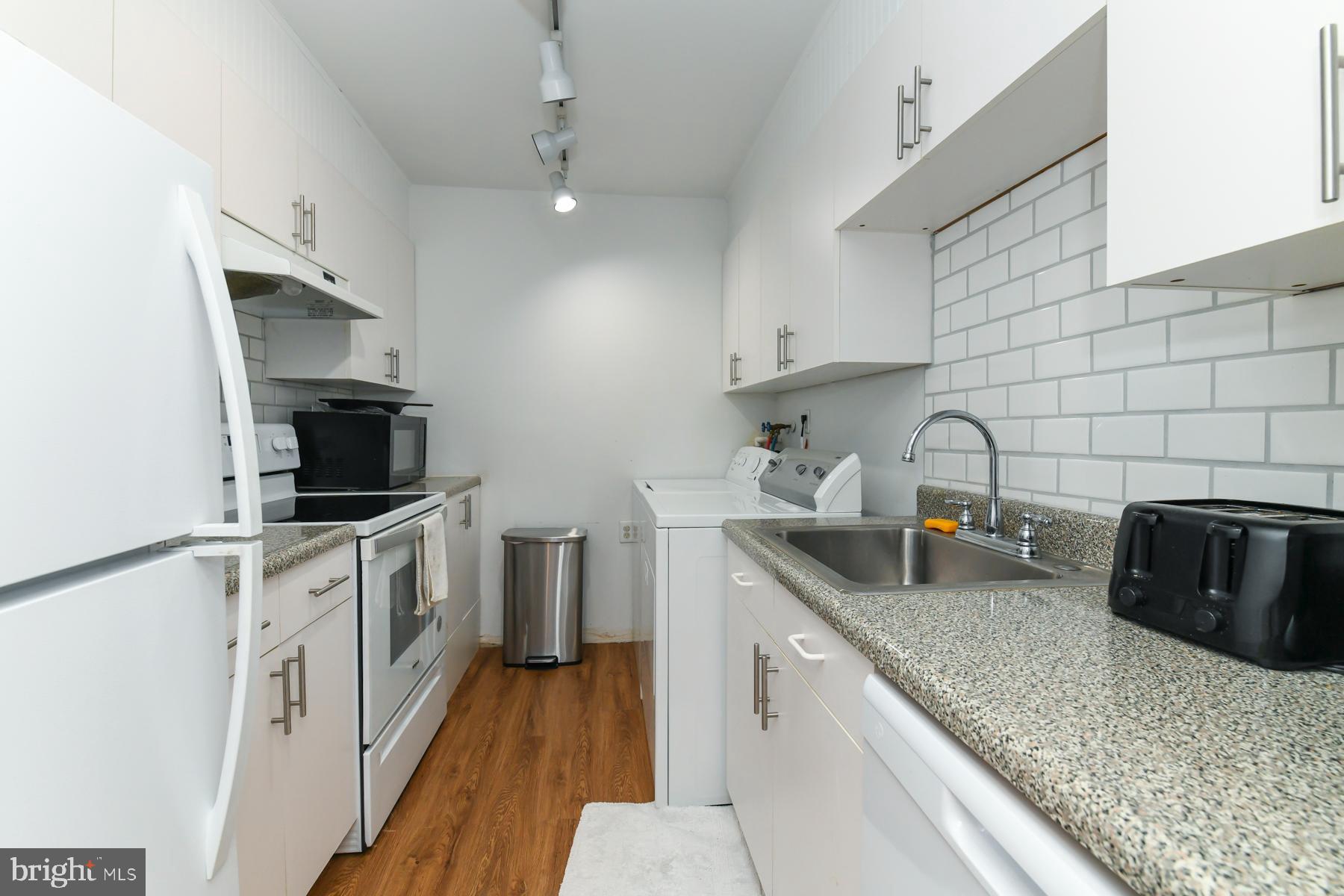 87 Woodway Drive West Deptford, NJ 08066 - Photo 13 of 18 a kitchen with granite countertop a sink a stove and refrigerator