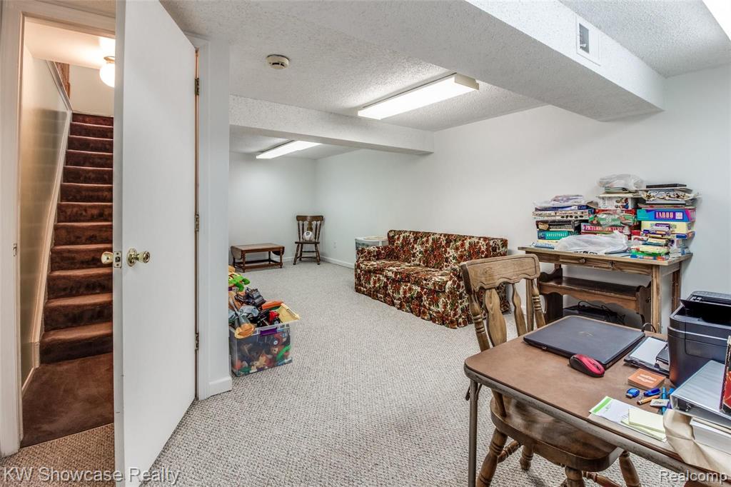 998 Hadley Road Rochester Hills, MI 48307 - Photo 41 of 42