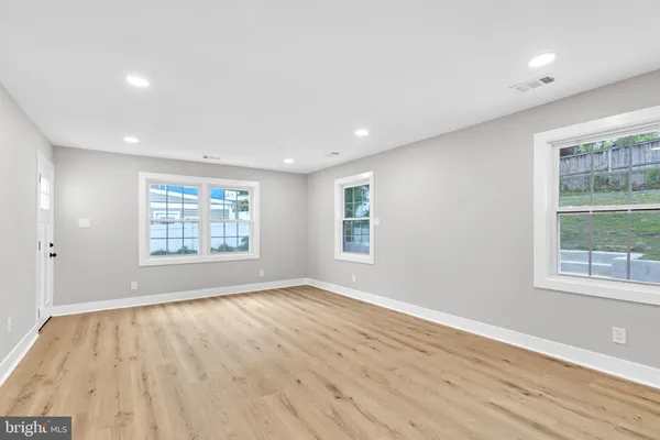 $730,000 | 5105 11th Street South, Arlington, VA 22204