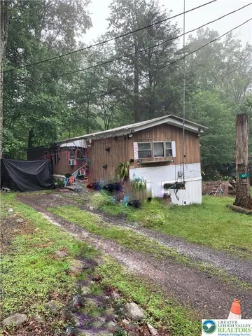 a view of a back yard of the house