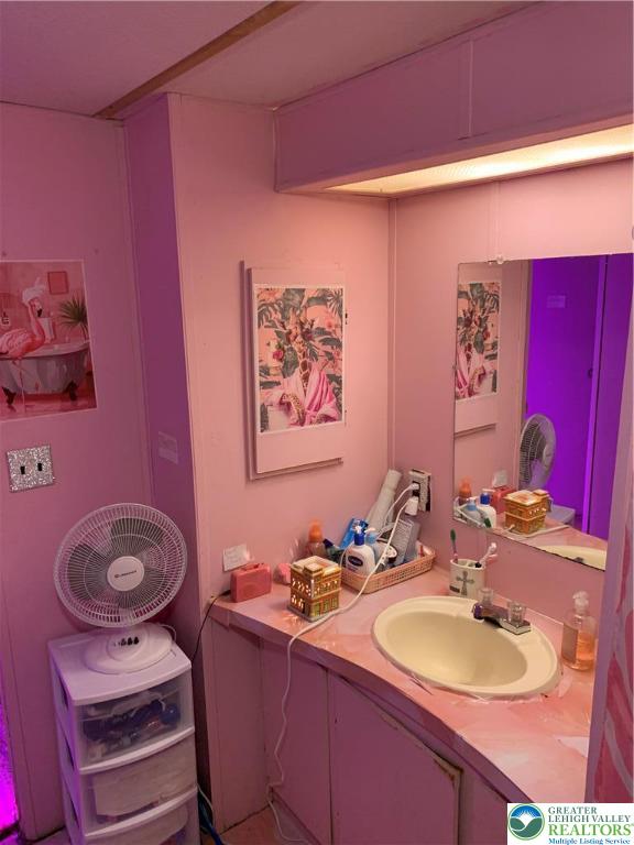 127 Pine Cone Trail Scotrun, PA 18355 - Photo 12 of 24 a bathroom with a sink a mirror and a toilet