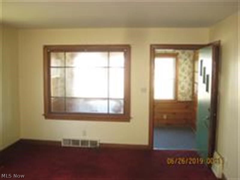 724 Wertz Avenue Northwest Canton, OH 44708 - Photo 3 of 9