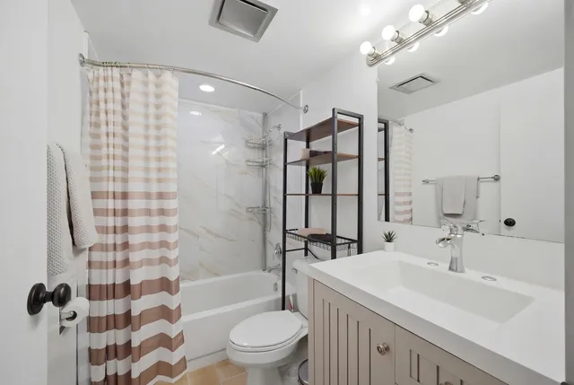 $159,900 | 5600 Astor Lane, Unit 315, Rolling Meadows, IL 60008