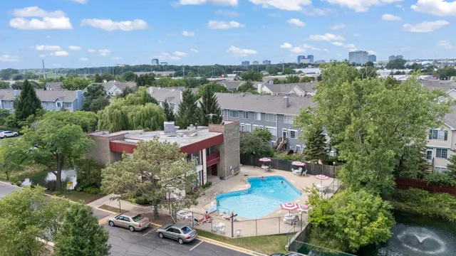 $159,900 | 5600 Astor Lane, Unit 315, Rolling Meadows, IL 60008